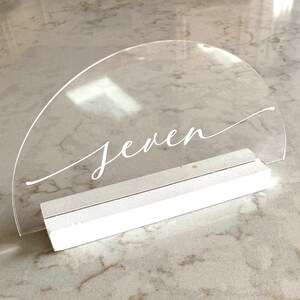 Arched Acrylic Table Number, Wedding Table Numbers, Clear Acrylic table numbers , Calligraphy table numbers with wooden bases, Wedding Decor