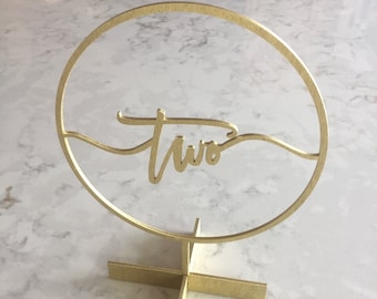 Round Table Numbers // Wedding table numbers // Circle Table Numbers // Free Standing Table Numbers // Wood Table Number // Wedding Decor