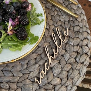 Cartões de nome de madeira, cartões de nome personalizados, cartões de configuração de nome de casamento, cartões de lugar de eventos, cartões de nome de convidados