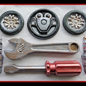 Chocolate Mechanic Gift Set: Edible Car Repair Tools - Petrol Head Present - Personalised Cake Toppers imagen 1