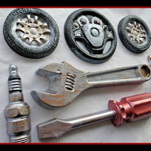 Chocolate Mechanic Gift Set: Edible Car Repair Tools - Petrol Head Present - Personalised Cake Toppers imagen 5
