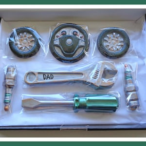 Chocolate Mechanic Gift Set: Edible Car Repair Tools - Petrol Head Present - Personalised Cake Toppers imagen 8