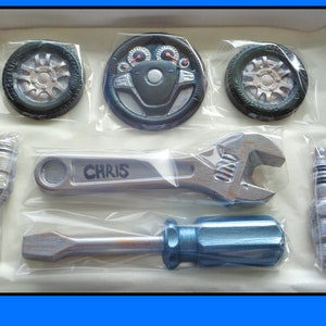 Chocolate Mechanic Gift Set: Edible Car Repair Tools - Petrol Head Present - Personalised Cake Toppers imagen 6