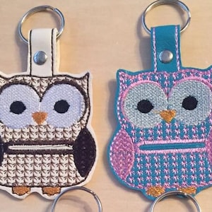 ITH Owl Key Fob Embroidery Design - Porte-clés avec support de quart - Owl Key Fob - 4x4 designs - ITH Owl Key Fob