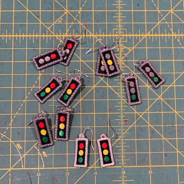 FSL Stoplight Earrings - Free standing Stoplight earrings - Stoplight embroidery designs - Stoplight Earrings