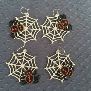 FSL Spider web Earrings - 4 spider webs in a 4x4 hoop - Spider web with spider - FSL earrings - FSL spider web  - free standing lace