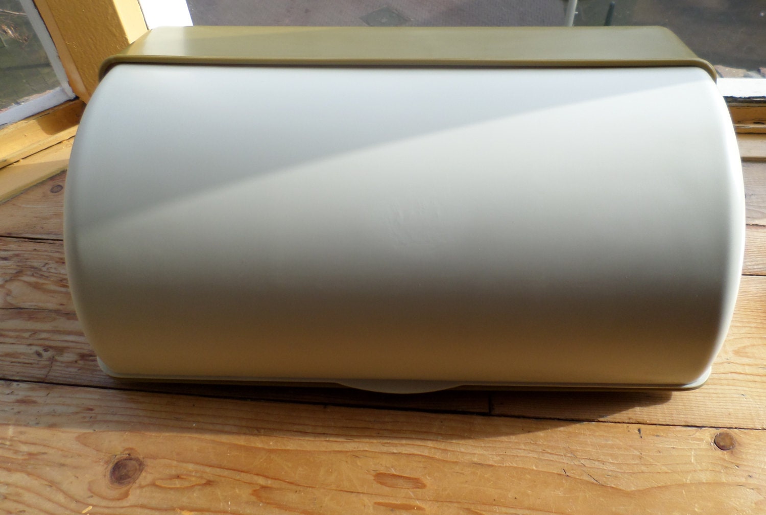 curver bread bin