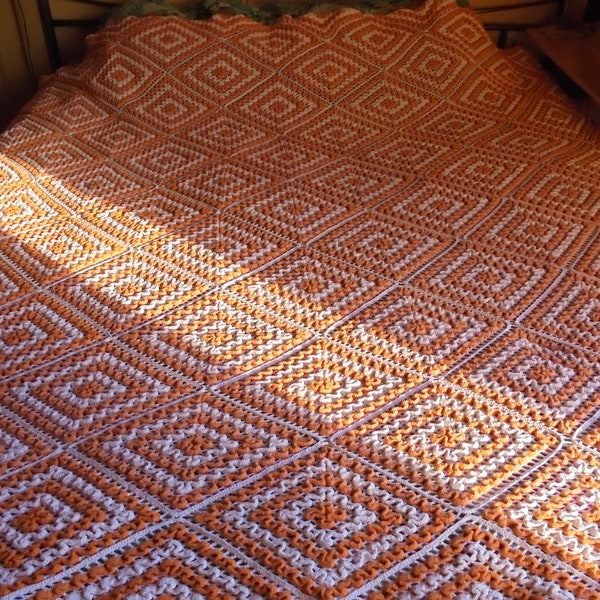 Vintage gehaakte sprei / crocheted bedspread / tagesdecke /  häkeldecke / coverlet / counterpane / 1970s throw