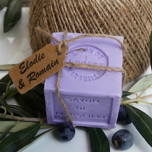 Regalo personalizzato per gli ospiti sapone battesimo sapone matrimonio lavanda cubo 100 gr - vero sapone di Marsiglia cubetto 5,5 cm color lavanda