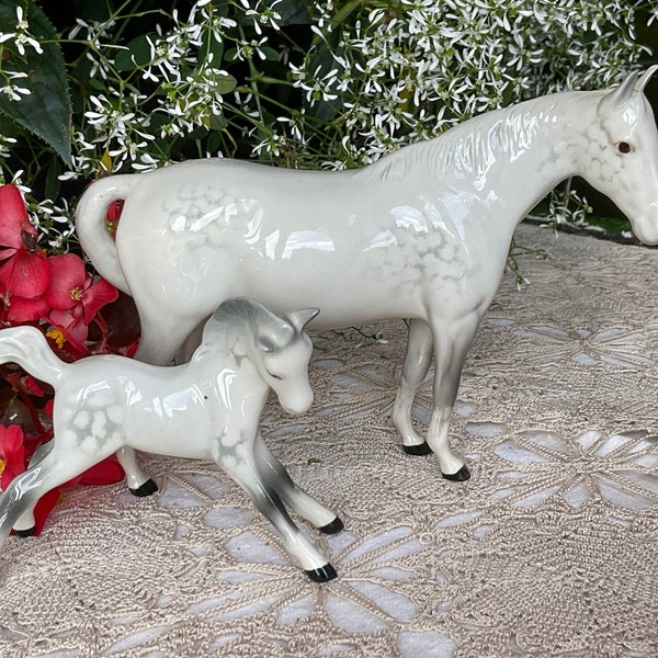 Beswick mare and foal Grey horse mare ceramic Thoroughbred figurine