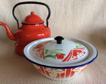 Vintage Kitchen enamel metal cooking casserole or covered dish