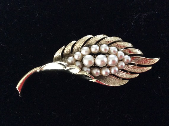 Coro signed large leaf shape brooch pearl silver … - image 4