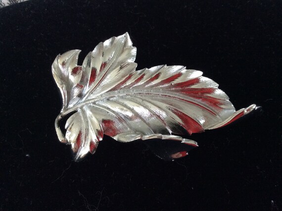 Coro signed large leaf shape brooch pearl silver … - image 2