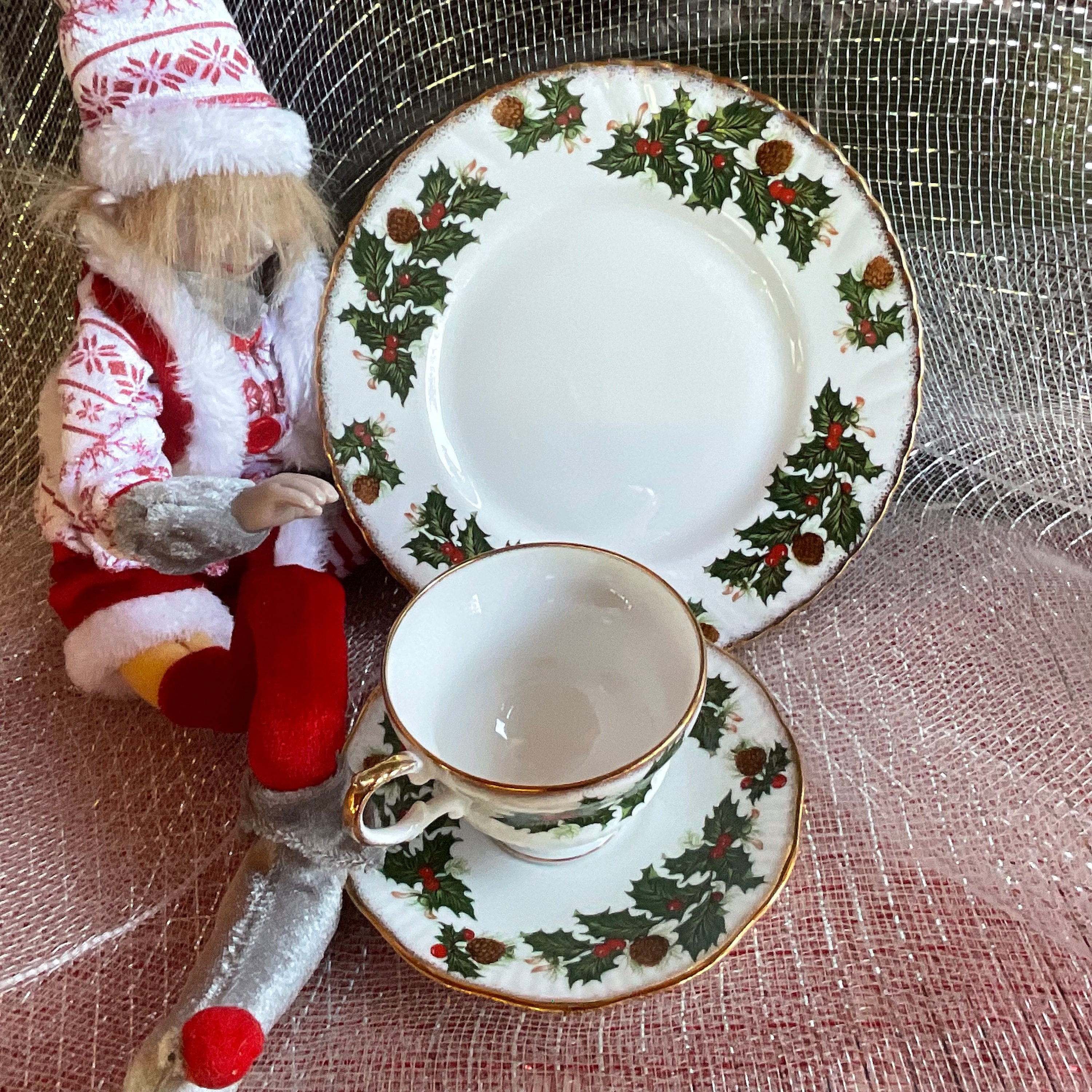 Rosina Yuletide cup saucer and plate Christmas Holy flower wreath