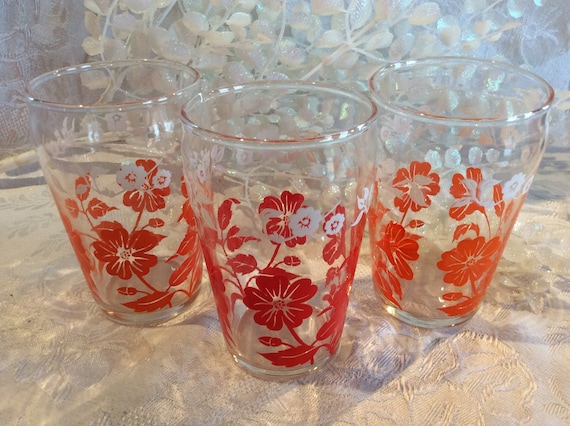 White and Green Daisy pattern Swanky Swigs Juice Cups with a Red 3 12 tall.