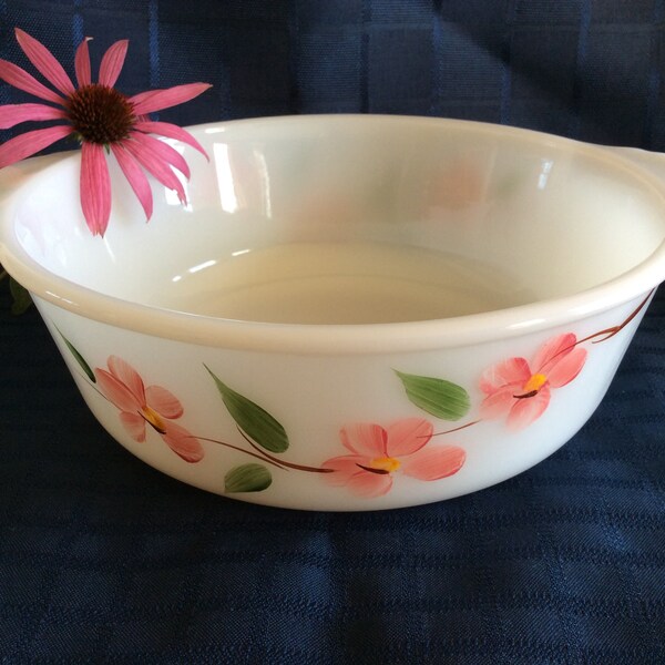 Gay Fad studios Fire King 1 1/2 Qt round ovenware gratin dish casserole Dogwood pattern