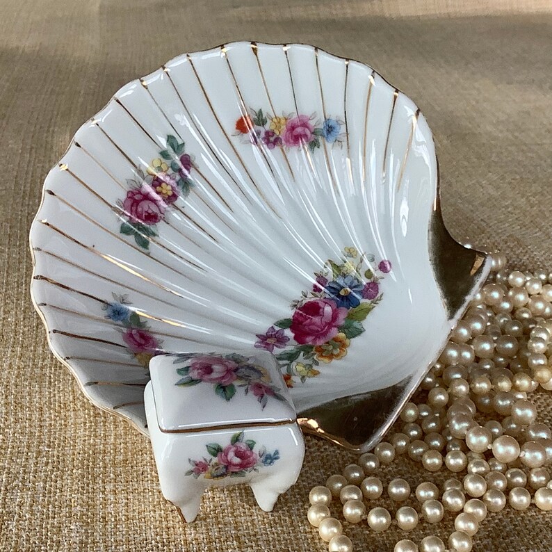 Occupied Japan shell shape porcelain dish with ring trinket 1945-1952