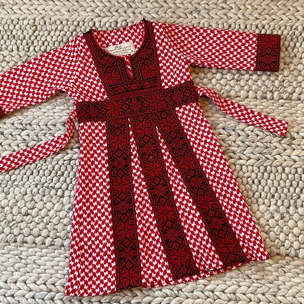 Little girl traditional Jordanian thob dress med small embroidery