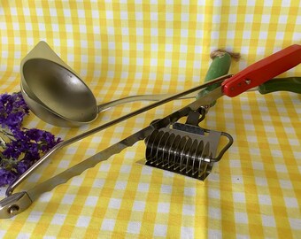 Vintage Retro kitchen ustensils tools lattice bread crust cutter Bread slicer Earthgrown ladle spoon sold separately