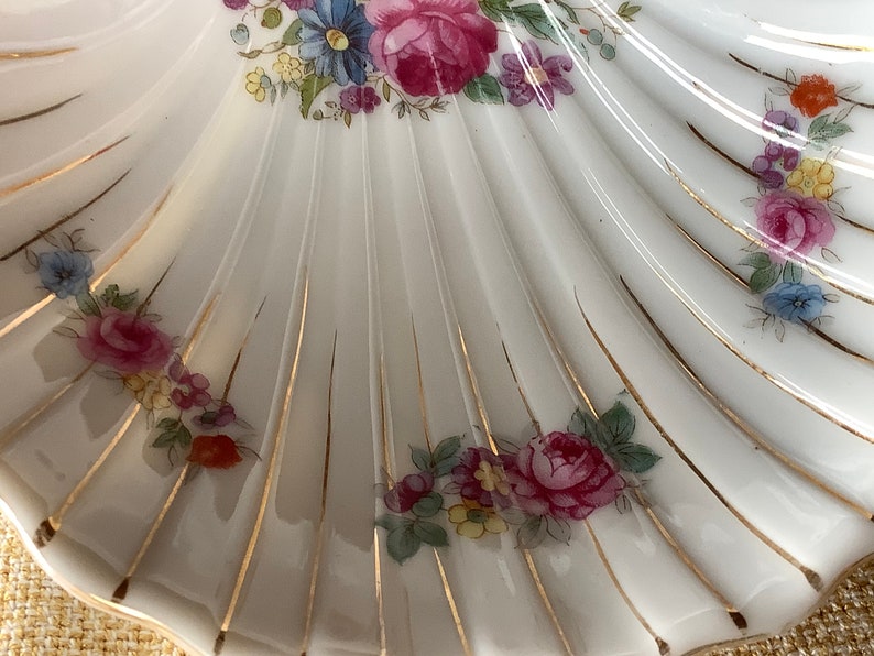 Occupied Japan shell shape porcelain dish with ring trinket 1945-1952