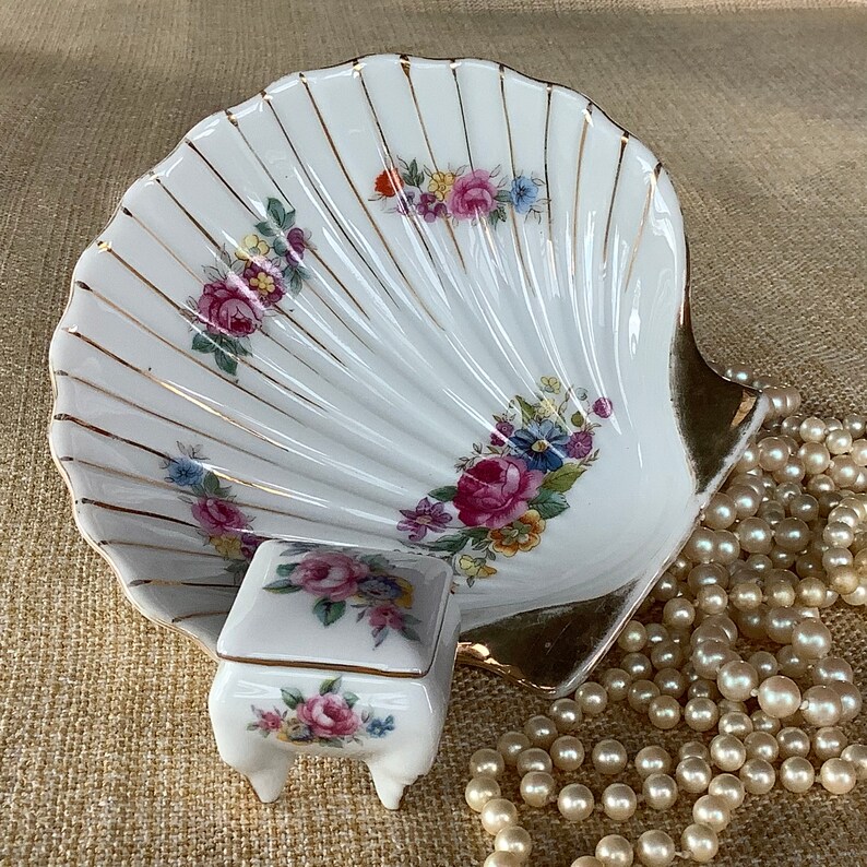 Occupied Japan shell shape porcelain dish with ring trinket 1945-1952
