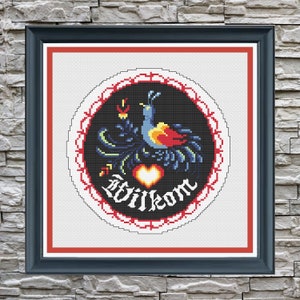 Puede incluir: Un patrón de punto de cruz con un pájaro colorido con un corazón y la palabra "Willkommen" en un círculo negro con un borde rojo y blanco.