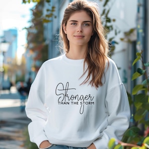 Plus fort que la tempête SVG, clipart femmes fortes, affirmation positive SVG, SVG cancer, espoir svg