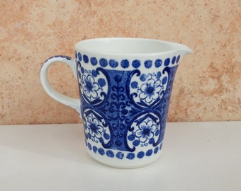 earthenware creamer / Arabia Ali / Raija Uosikkinen / Finland / 1961 - 1974