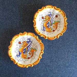 2 hand painted maiolica wall plates 13.5 cm / Deruta / CLASSICA RAFFAELLESCO / Umbria / Italy / 1980s