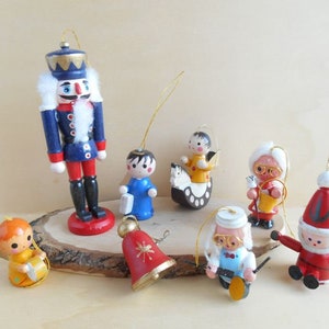 8 vintage wooden Christmas ornaments / German / hand painted decoration / 1980ies