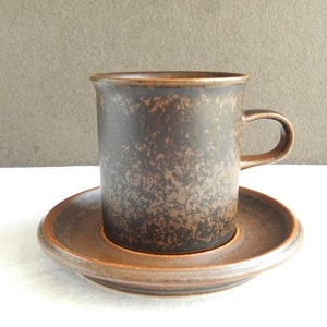 koffiekop met schotel / Arabia RUSKA / Scandinavisch design / Ulla Procopé / Finland / uit 1961