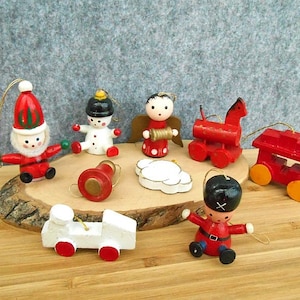 9 adornos navideños regordetes de madera / alemán / decoración pintada a mano / vintage