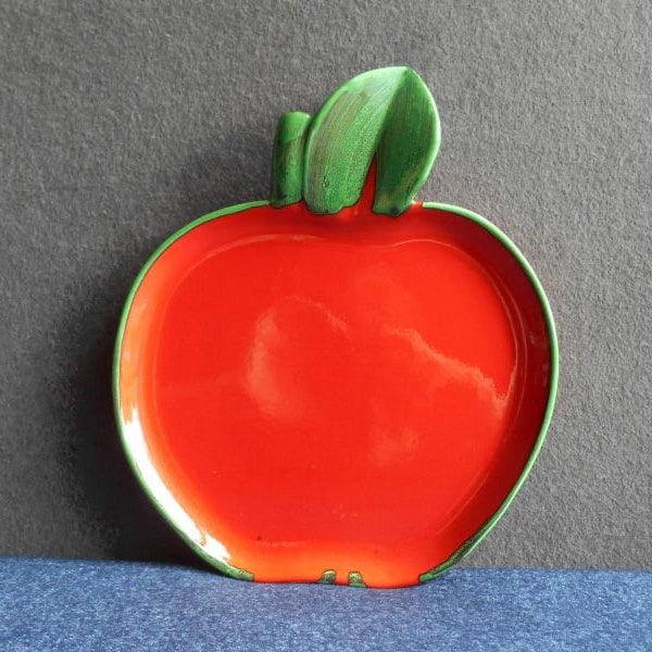 assiette de pomme rouge en céramique / Villeroy & Boch / Gallo / Vanessa / W. Allemagne / années 1970