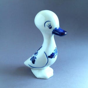 Dutch duck figurine 15 cm / porcelain delft blue / hand painted / Holland / vintage