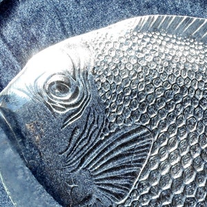 40 cm, 15.5&quot; glass plate fish / Arcoroc / France / vintage 1970s
