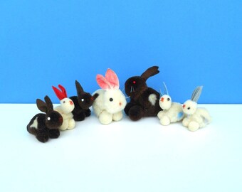 pompom Easter bunnies family of 7 / textile decoration / West Germany / 1960s