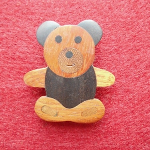 wooden bear brooch / Germany / hand made / jewelry / vintage / 1980s