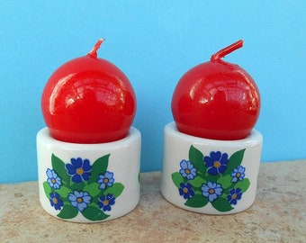 2 portacandele dal design divertente con candele originali / CHERIE / fiori blu / Germania Ovest / anni '70