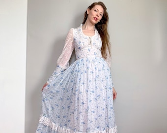 Vintage Gunne Sax dress | white blue floral boho prairie maxi long sleeve corset lace-up renaissance | Gunne Sax by Jessica | size xxs to xs