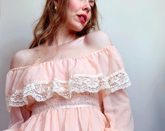 Vintage pink off-the-shoulder long sleeve Gunne Sax dress | blush peach pink floral lace ruffle maxi cottage | Gunne Sax by Jessica | small