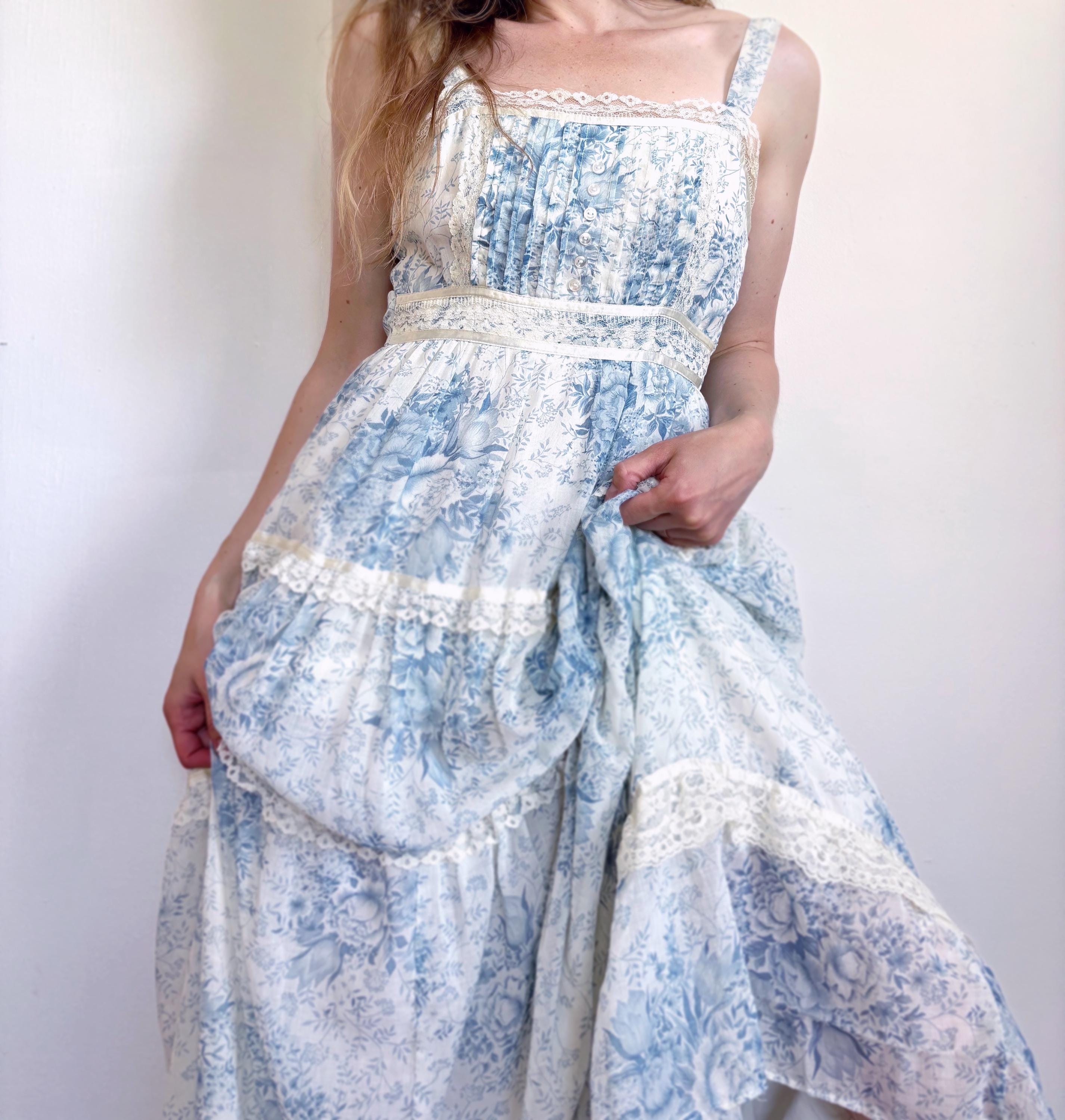 Vintage blue & cream floral sundress | Gunne Sax STYLE garden party cottage square neck maxi lace dress boho BROKEN ZIPPER | size xx-small