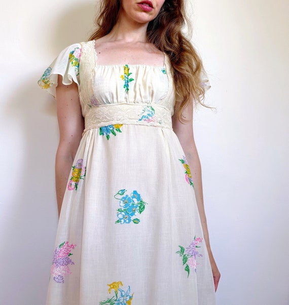 Garden Party Square Neckline Floral Dress Garden Party Square Neckline Floral Dress