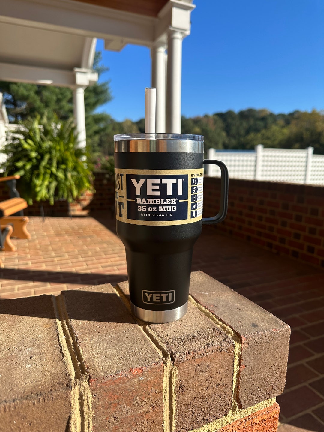 YETI Rambler 35 Oz Mug with Straw Lid in Power Pink