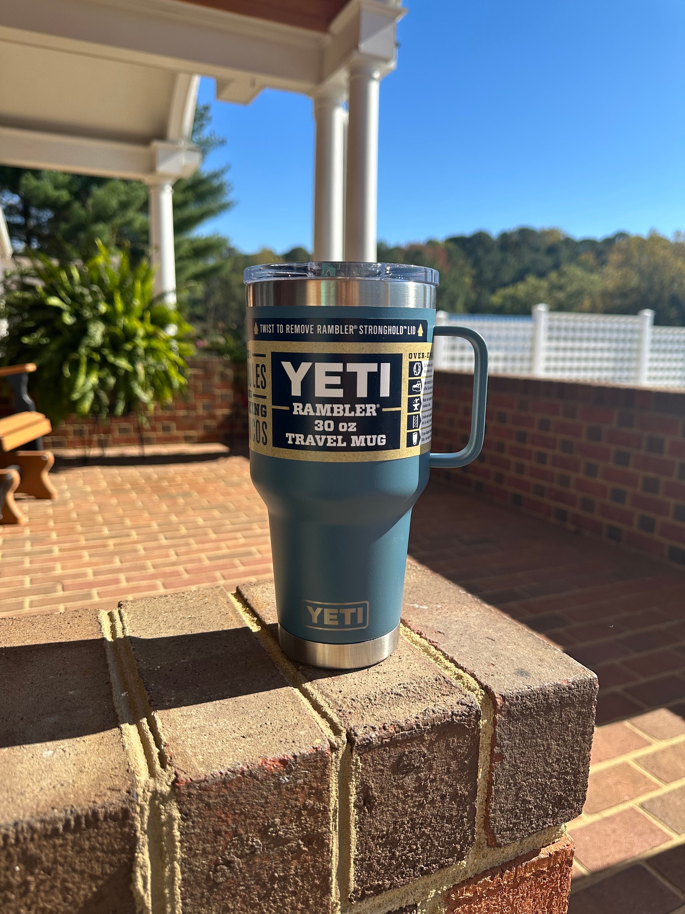 Yeti Rambler 30oz Travel Mug with Stronghold Lid - White