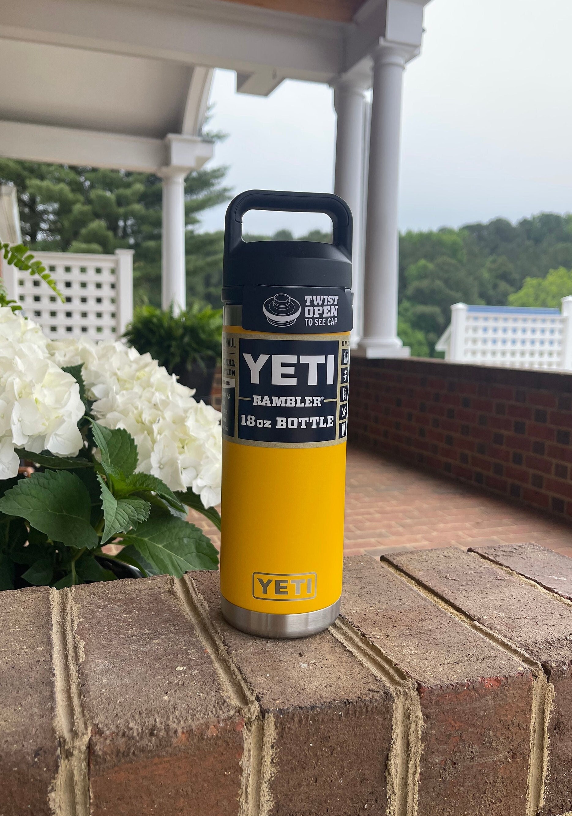 Yeti - 18 oz Rambler Bottle with Chug Cap Seafoam