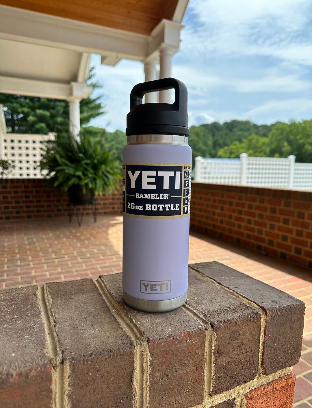 Yeti Rambler 26 oz Bottle with Chug Cap - White