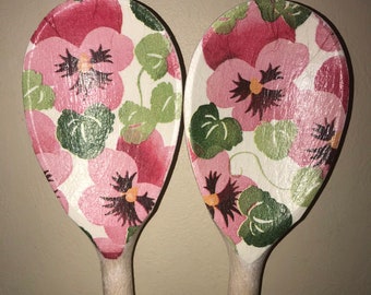 Decorative Wooden Spoon Set In EMMA BRIDGEWATER Pink Pansy Design Country Kitchen Accessories Teacher Thank You Gift Idea