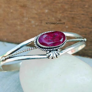 Handgemachter Sterling Silber verstellbarer Rubin Armreif, Damen Schmuck