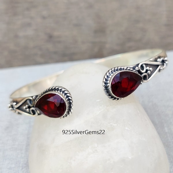 Pulseira de prata esterlina com granada feita à mão