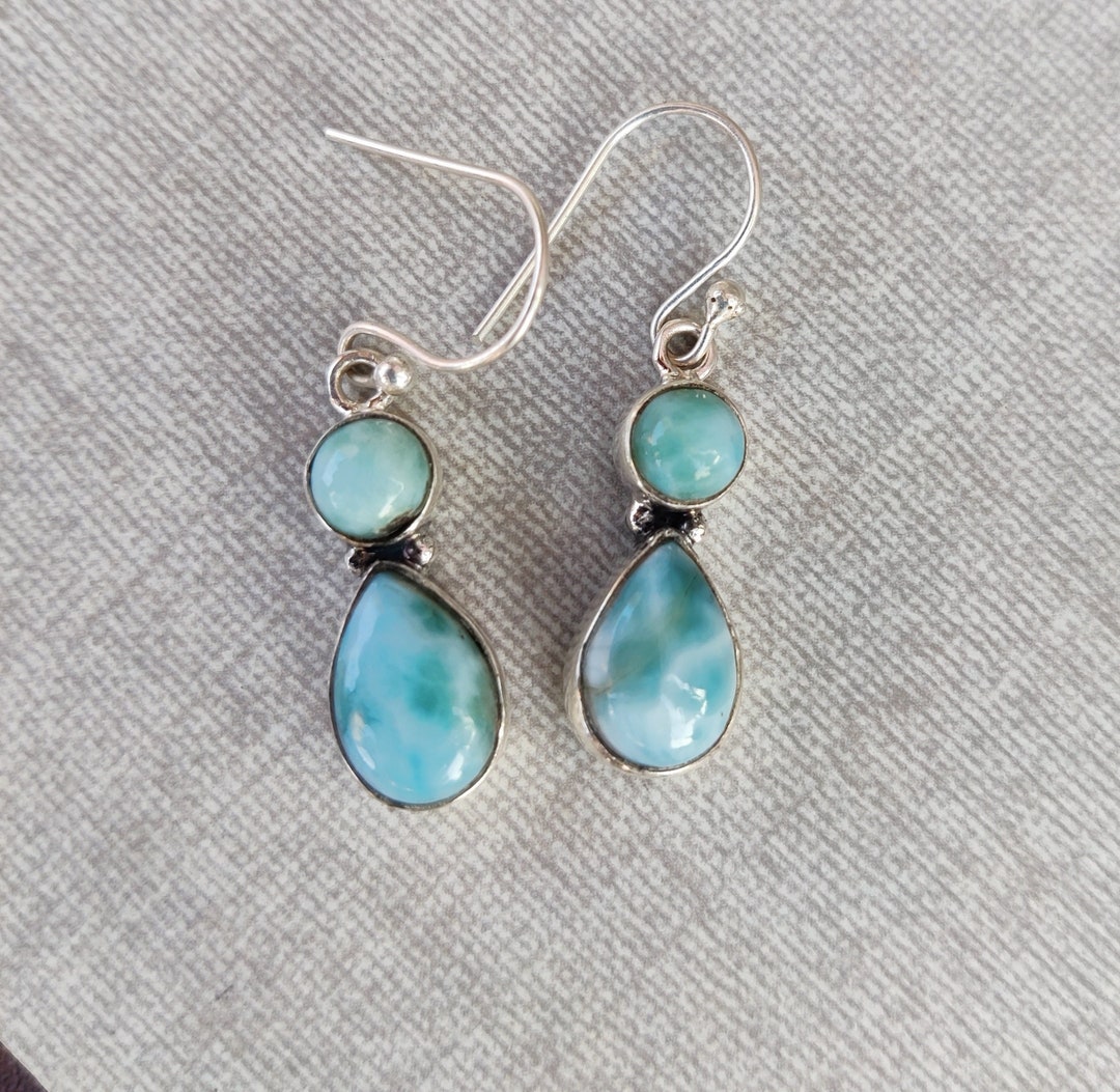 Boucles D'oreilles Artisanales – Pierre Verte Larme – Gravure Dorée Antique – Fait Main Inde